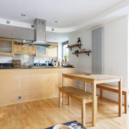 Peaceful Modern 2 Bedroom Flat With Water Views Londres Exterior foto