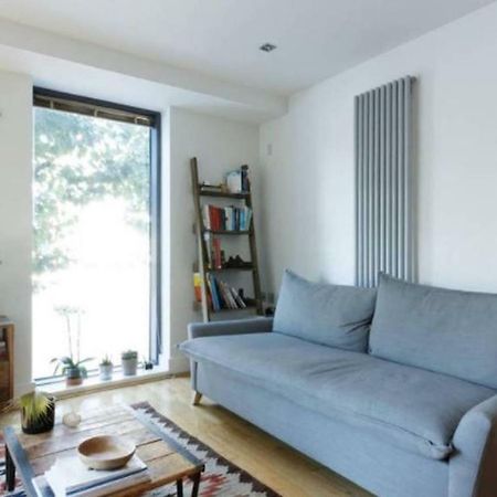 Peaceful Modern 2 Bedroom Flat With Water Views Londres Exterior foto