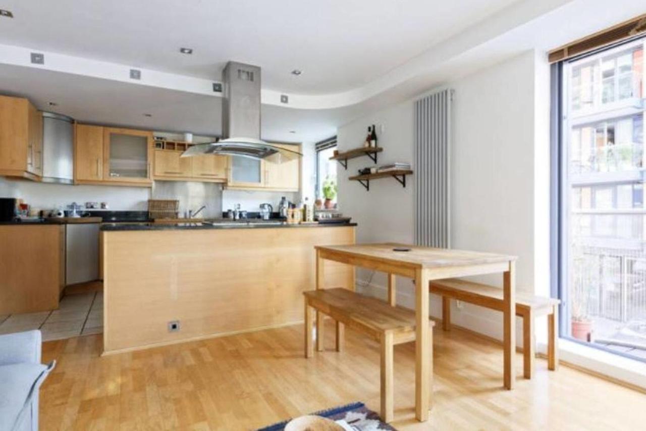 Peaceful Modern 2 Bedroom Flat With Water Views Londres Exterior foto