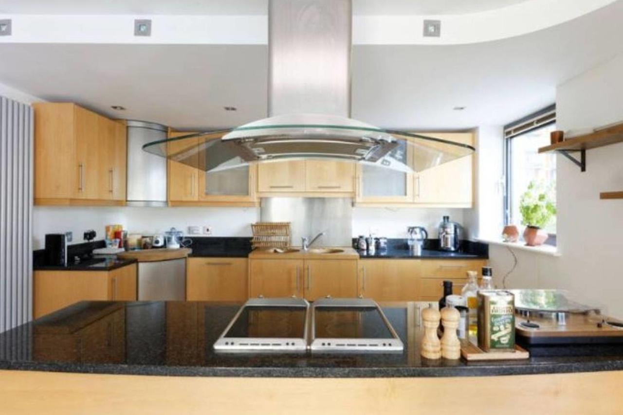 Peaceful Modern 2 Bedroom Flat With Water Views Londres Exterior foto
