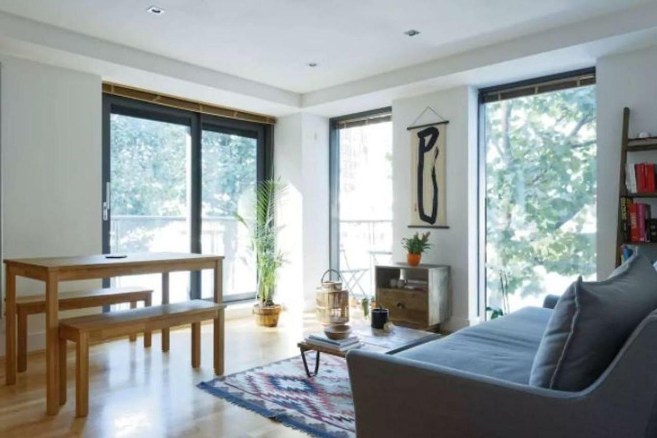Peaceful Modern 2 Bedroom Flat With Water Views Londres Exterior foto