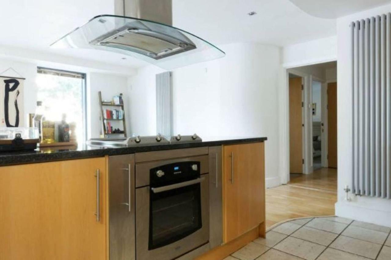 Peaceful Modern 2 Bedroom Flat With Water Views Londres Exterior foto